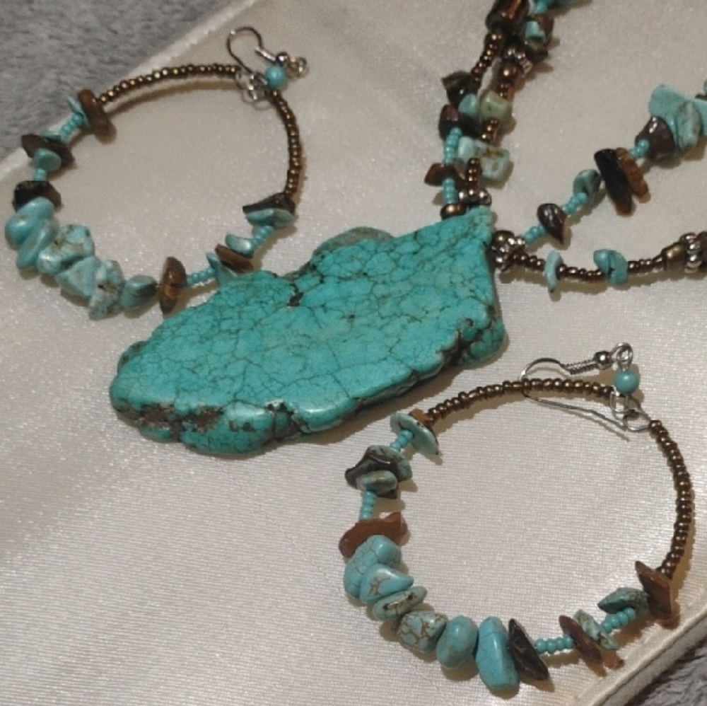 Vintage Native American Navajo Morenci turquoise necklace with freeform pendant